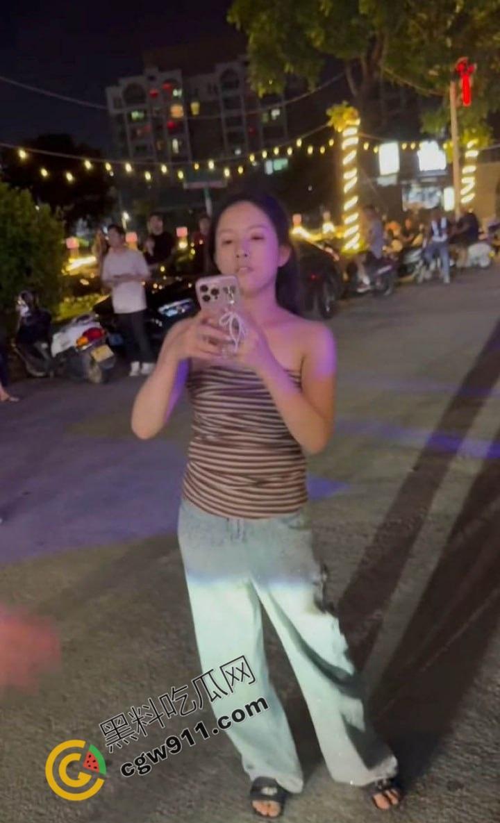 重庆破晓民谣酒馆门【吴继钰】出轨现场：婆媳联手捉奸，现场大乱斗，尖叫声阵阵，围观者疯狂拍照，醉酒男主角尴尬绝望！-10