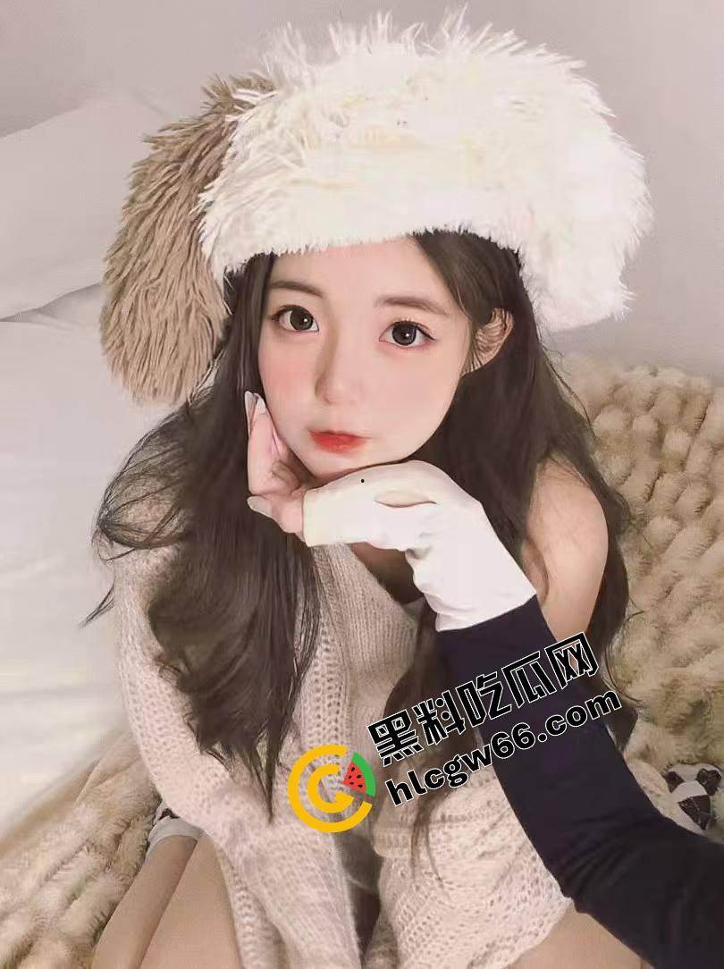 抖音网红【妮妮爱吃木瓜】巨乳骚女，下播之后给榜一大哥发自拍照片视频福利！-3