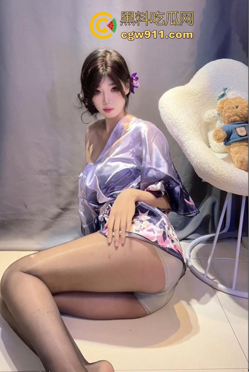 高颜值御姐【小郑历险记】前凸后翘极品身材，情趣内衣骚舞扭腰摇臀乳浪翻滚，诱惑十足！-3