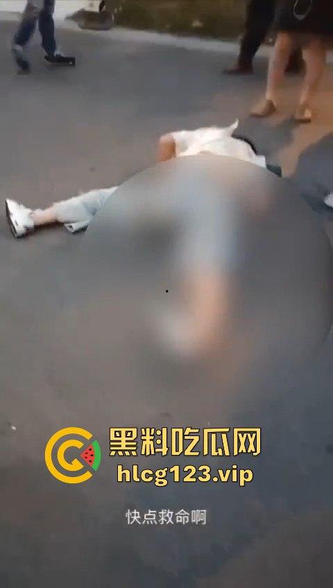 小仙女还敢躺车前？男子一脚油门5000转，送你回天上，这碾压得跟异形一样！-6