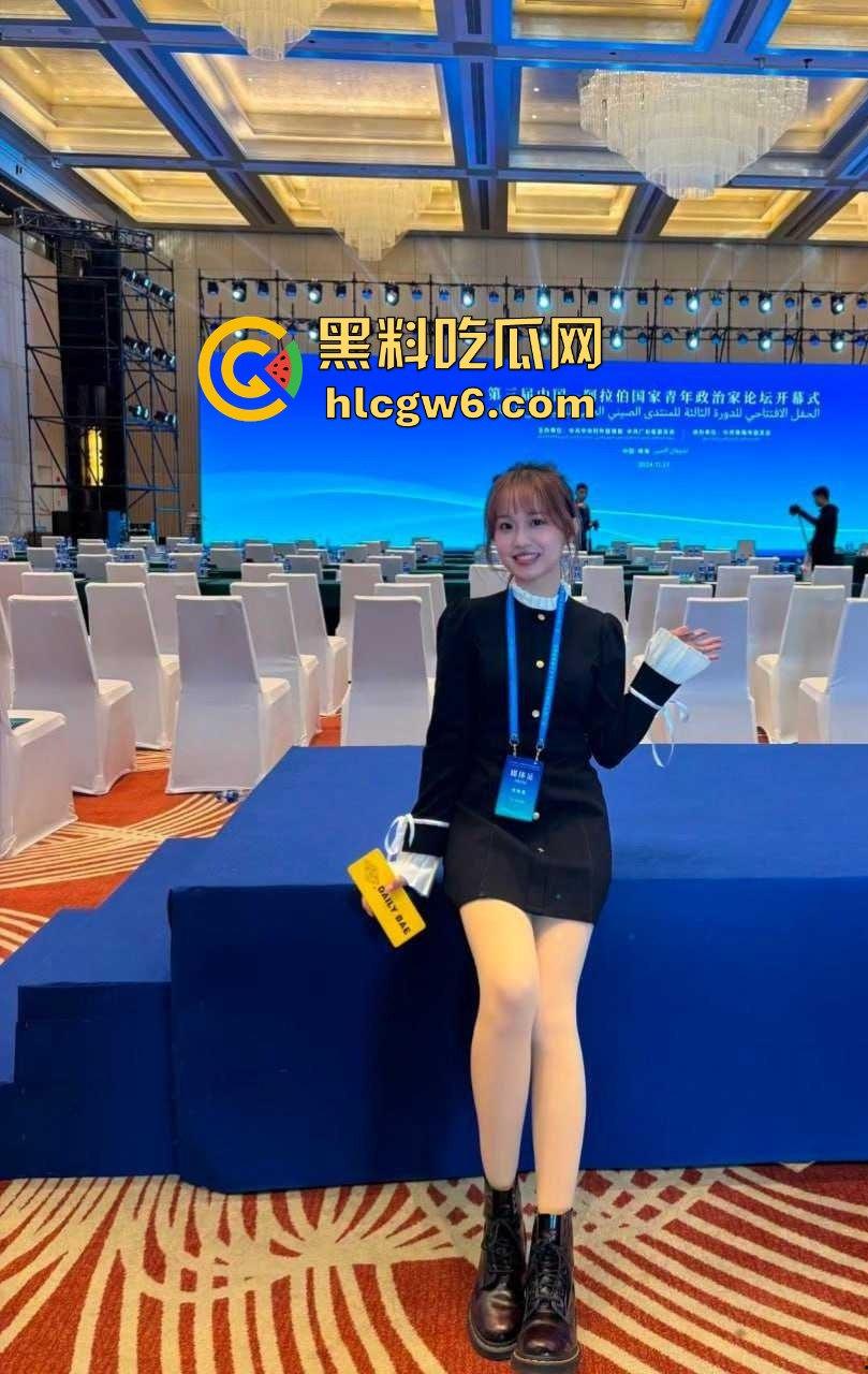 退役警花下海经商服务洋鬼子被按床打桩 又一个制服浪货被操成肉便器 警花传人不如『张津瑜』还想靠肉体上位？-13