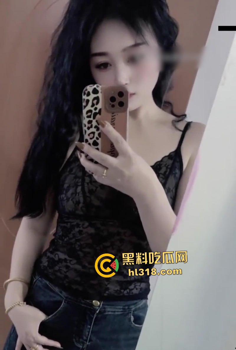 快手【刘大美】苗条御姐黑丝抠穴自慰，这丝袜不撕烂实在是太可惜了，逼紧实得只能塞小号鸡巴！-3