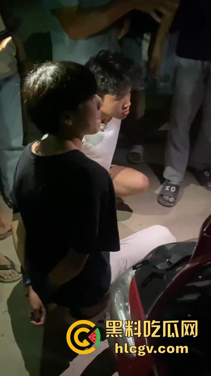 饶平霞东公园精神小伙偷车被当场抓获，装逼不成反成笑话！-9