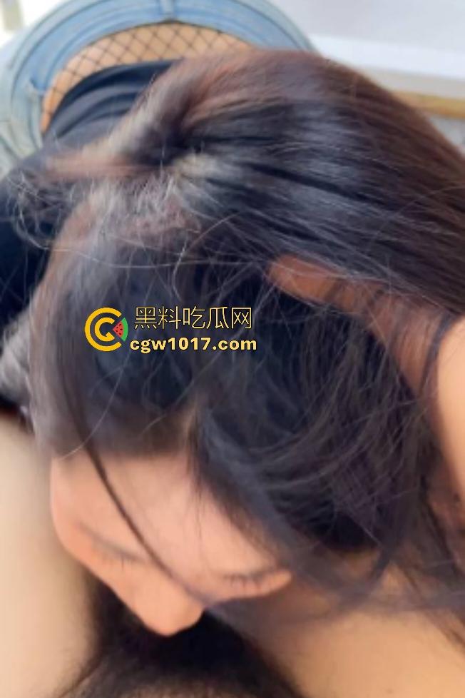 海角大神约炮渔网人妻！脱裤就见渔网袜，欠操母狗撅屁股戴钻石肛塞没热身直接操，吃牛肉长大的肥臀真Q弹！-5