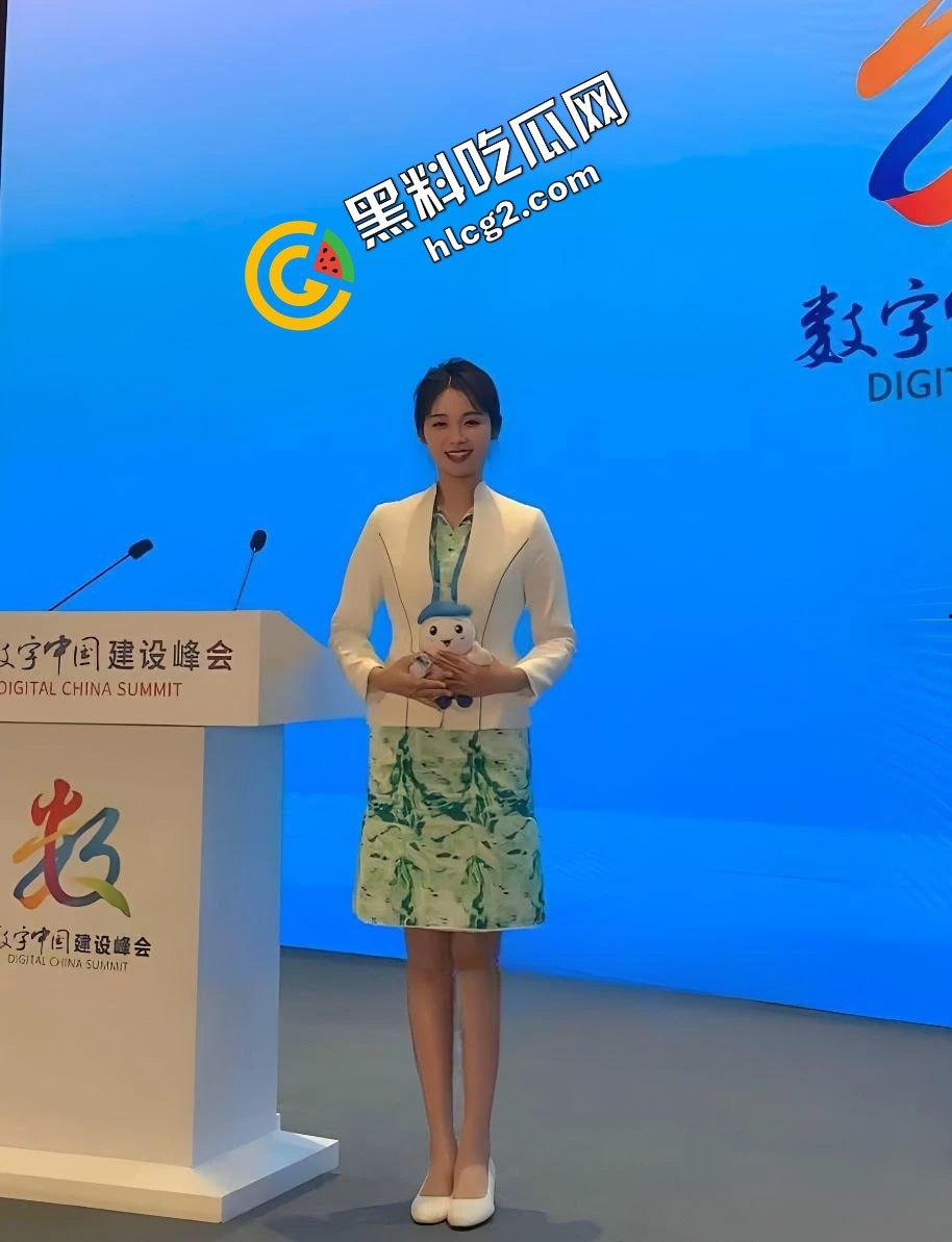 抖音福建师范大学顶级骚贱母狗『林芯卉』跑到男友宿舍做爱 洗澡裸拍私密视频泄密流出！-3