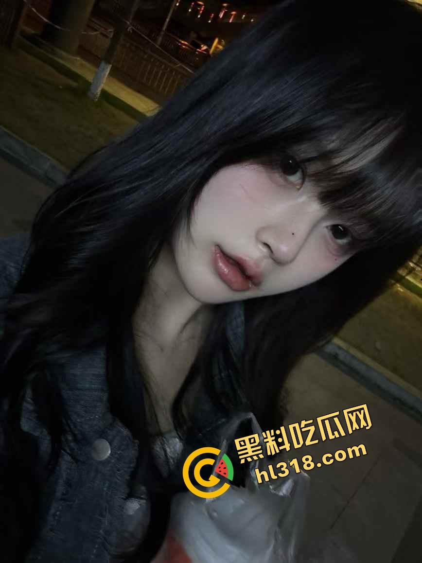 瘦逼不如肥逼爽，厚肉包夹鸡巴一发入魂，这种软嫩夹心糖日了都想哭，肥逼才是男人的快乐老家！-1