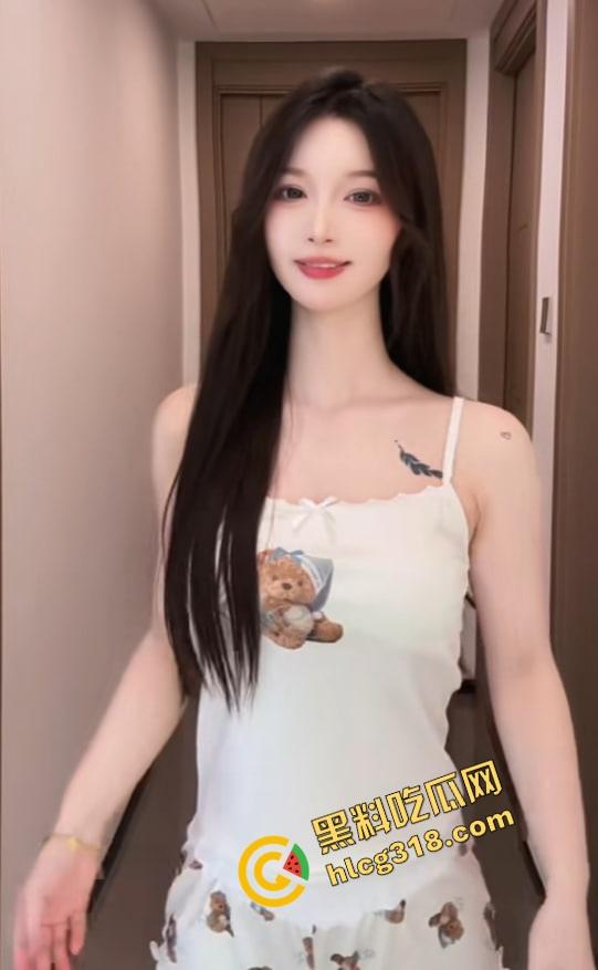 抖音大奶女主播PK秀绝活,一套骚操作连招收割大哥，姿势全会身材又骚，哪个大哥能挺住不缴械？-2