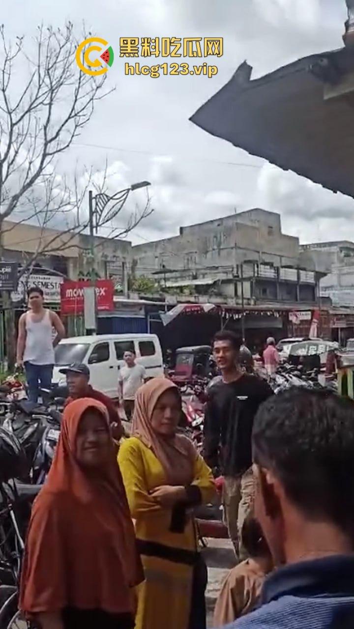 胆小慎入 印尼女子家中上吊自杀 被发现时人都硬了 视频曝光自杀细节-2