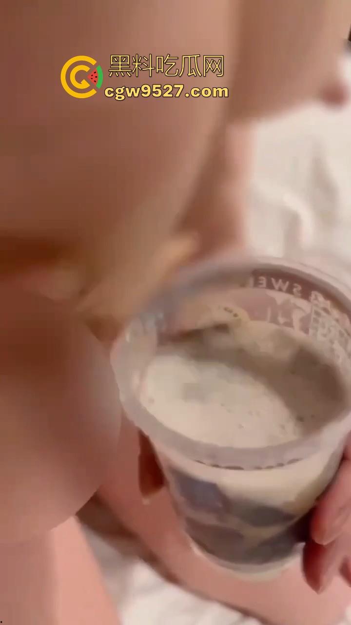 约炮刚孕期结束的大奶炮友，刚生完孩子就是好操很多，事后还贴心给我来了一杯人妻母乳咖啡，这奶真甜啊！-5