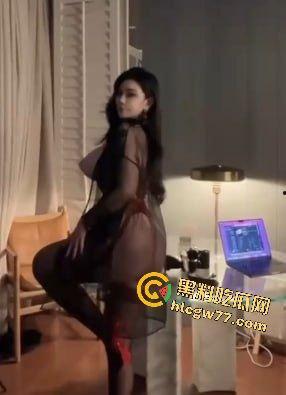 大诗瑶榜一大哥面前母狗体质炸场！黑丝骚态私密视频逆天，肥臀体质-2