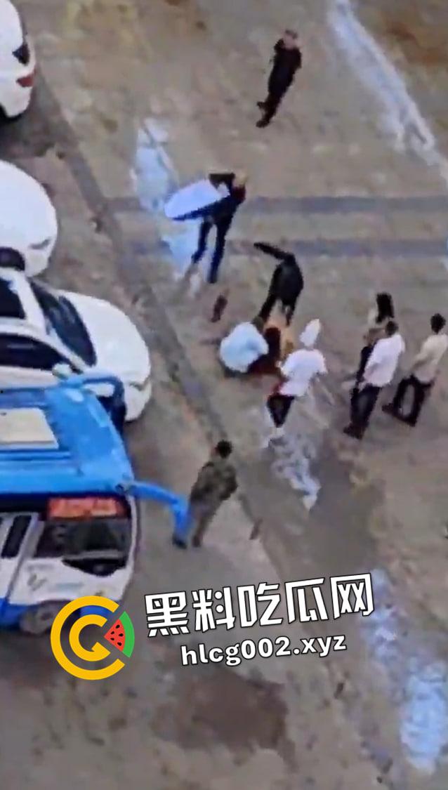 四川内江当街伤人 男子把一女人耳朵活生生割下来 血流满地 现场血腥视频流出-7