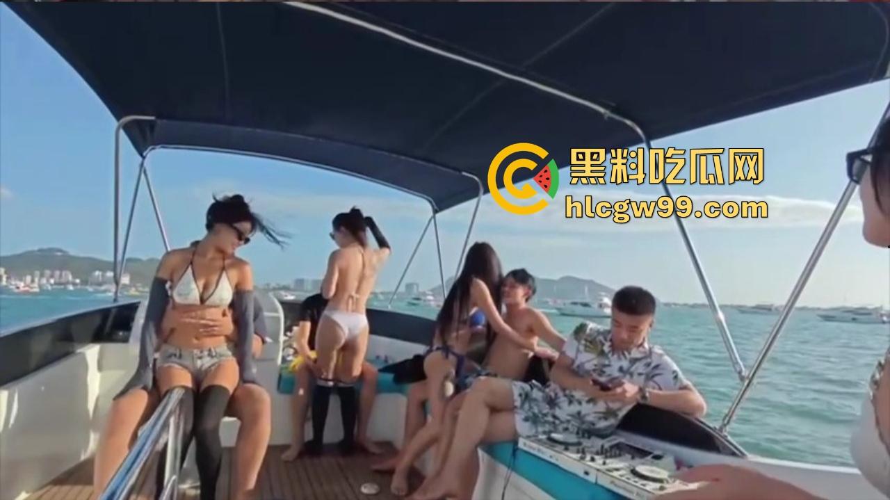 三亚游艇淫趴再现资本奇迹，富哥吃着龙凤帝王套，干着比基尼骚鸡，野模逼里进进出出，海水都多了一股骚味！-8