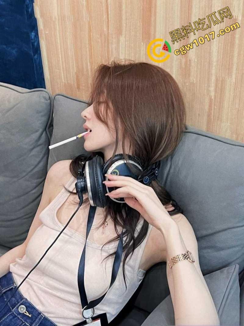 抖音千万级网红【孙一宁】被【王思聪】亲自实锤，双性恋女神竟是高端卖逼女，四年舔狗换来女神露脸口交视频！-5