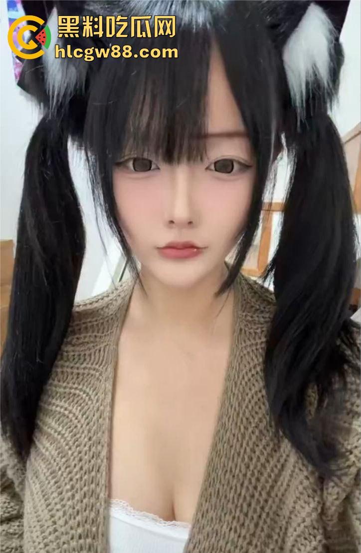 福建福清【 顾茹馨】19岁就玩疯了，大尺度Cos扮母狗，情趣装裹不住的骚气，全程扭腰掰腿等人来操！-4