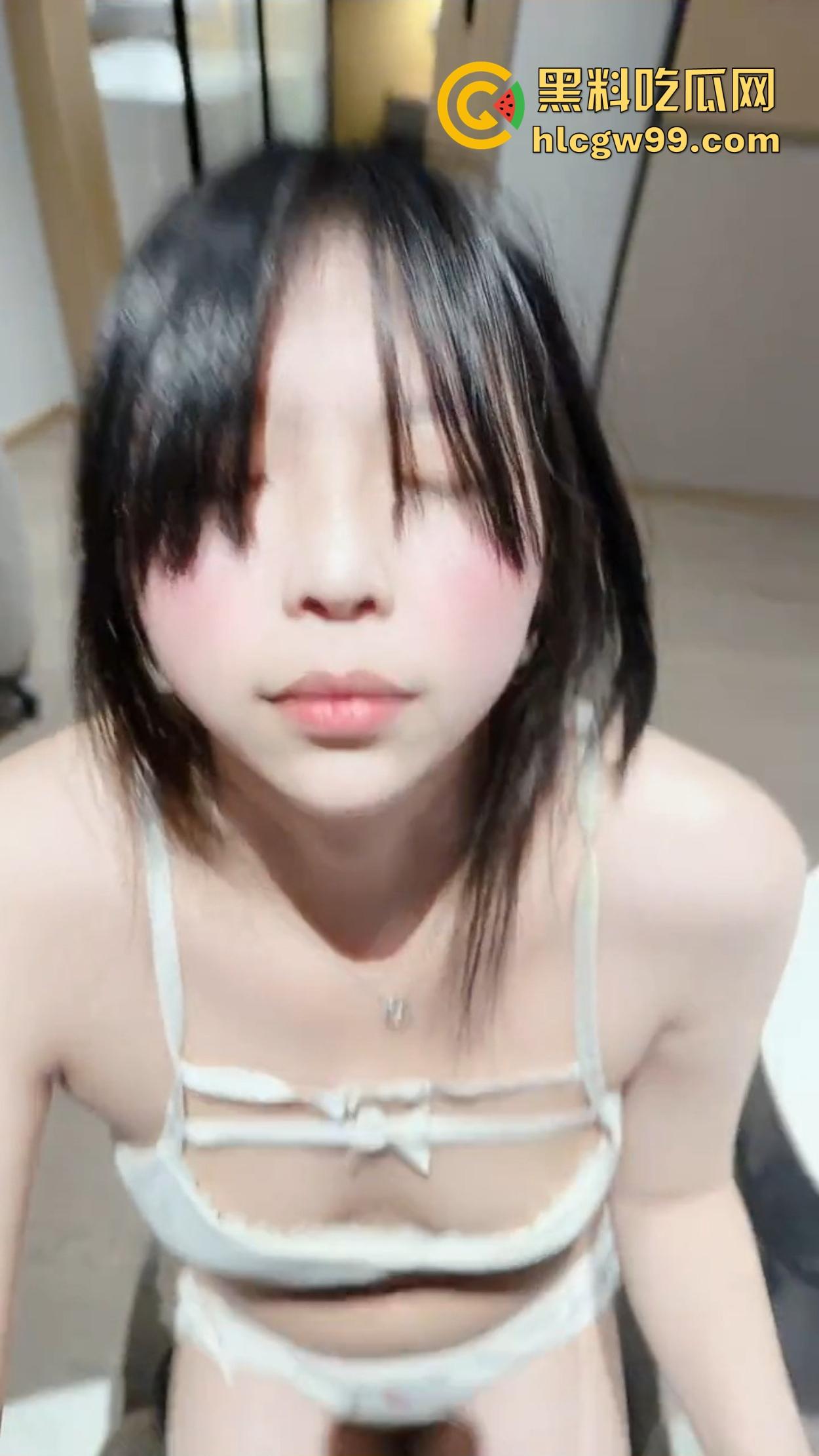 山西林业职业技术学院『林甜甜』曾经的高冷女神如今成跪地小母狗，喝尿舔脚任人践踏，扇脸羞辱都不敢喘气！-11