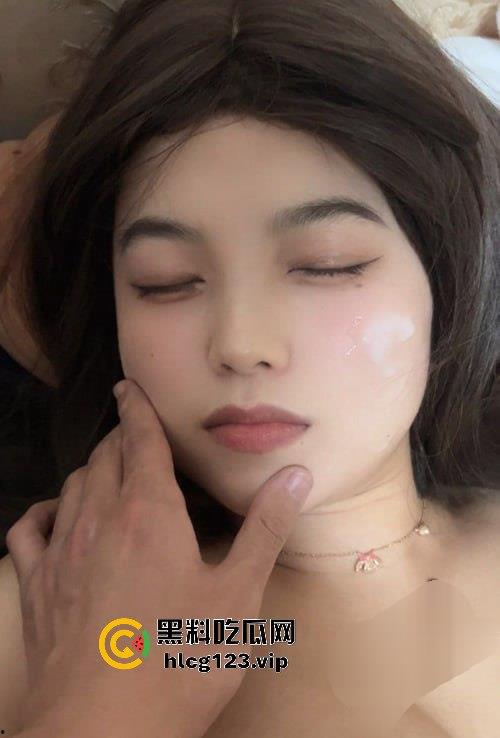 清纯外表下的反差婊！【陈可欣】黑丝足交视频流出，甜美大学生变身激情女神！-4