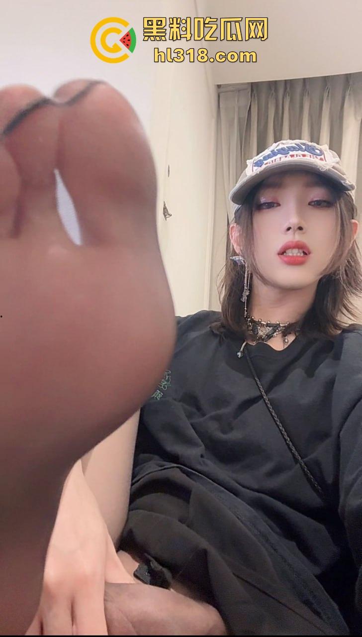 猎奇重口系列！受虐型TS媚娘炮击虐屌自慰，高频狂压睾丸，压得白浆都流出来了！看着都蛋疼！-2