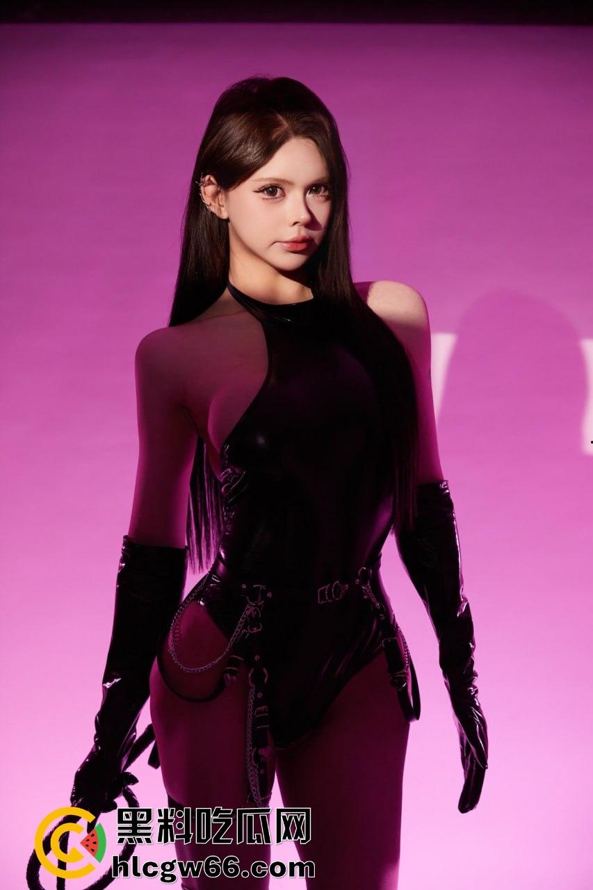 哈尔滨Ts骚妖【潘宁】细腰大奶爆菊撸屌两开花，长腿撸管边操边射，辣眼尤物谁敢信是大屌男！-6