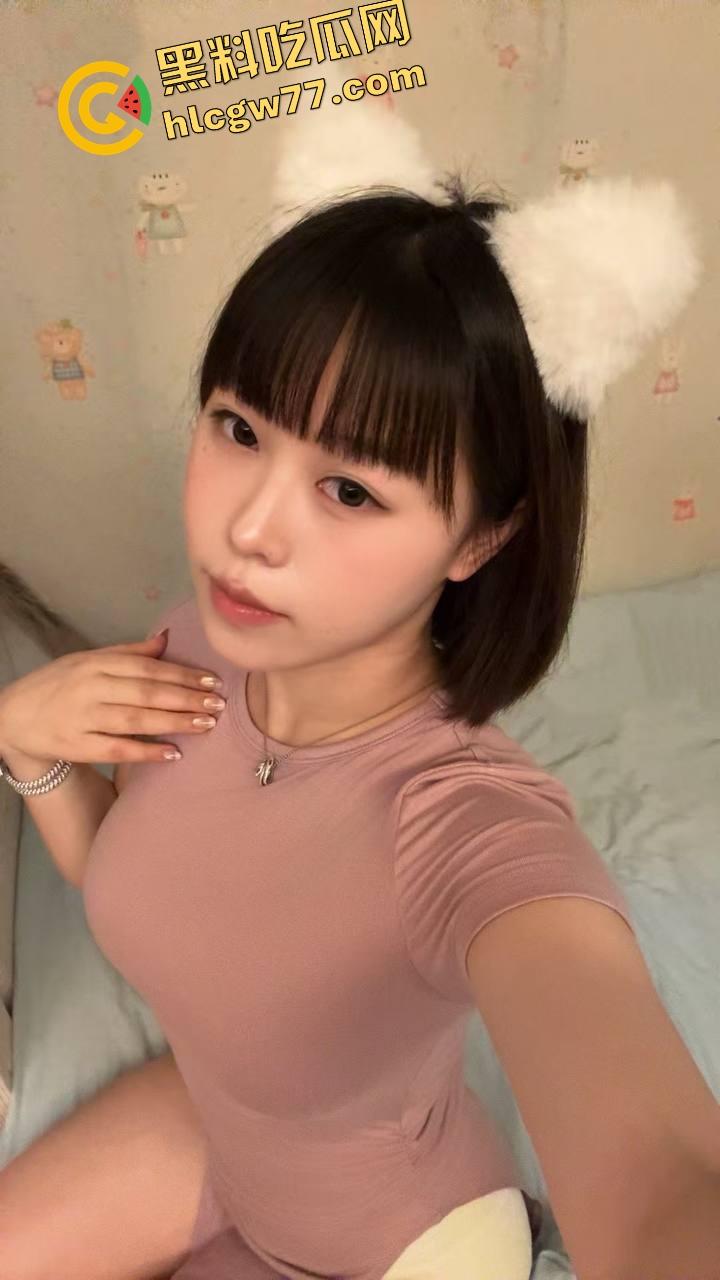 电影院当炮房？小情侣亲热全程被高清监控直播，年纪轻轻就直播开档，社会这课学得真扎实！-1