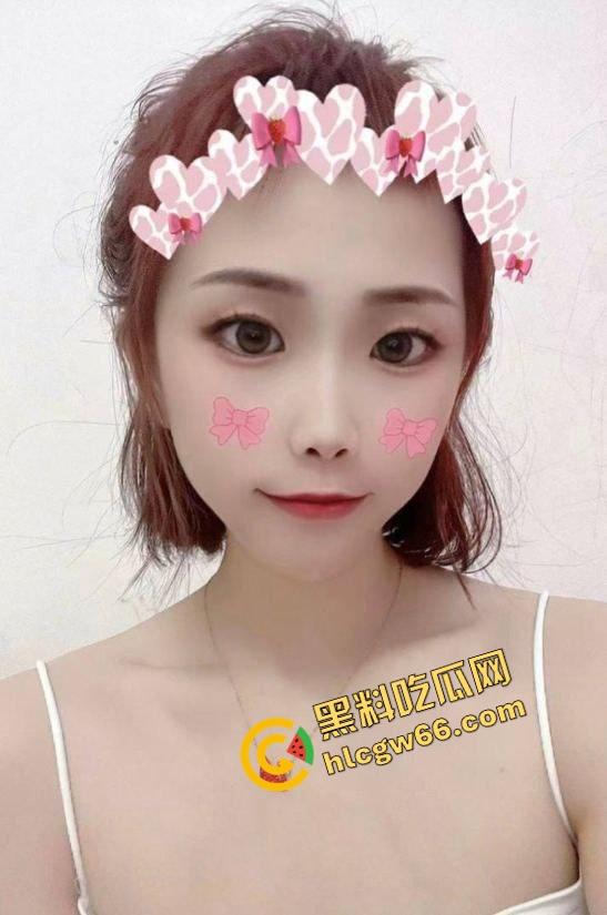 佛山小区人妻骚妇『邵萍丽』偷情嫌老公三下完事，转头让我操得腿软叫不停，高潮后主动舔鸡巴喊香！-3