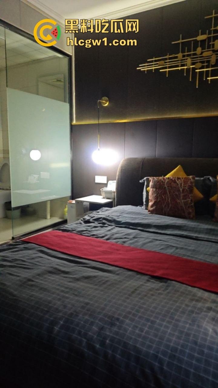 上海小伙网恋奔现翻车 软萌妹子变超雄坦克 房都开好了还是办了吧！-13