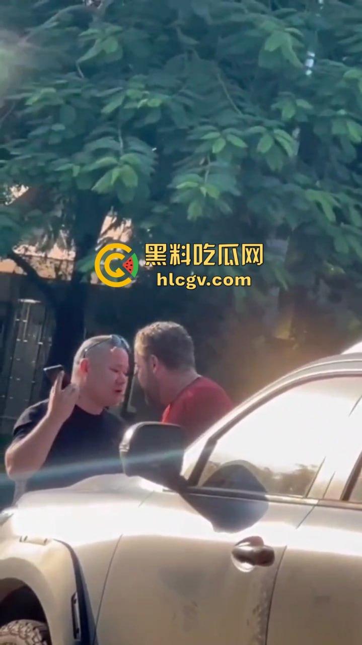 山东两大哥奥斯卡上身！互演碰瓷，一碰就倒，叫唤声一个比一个大！-8