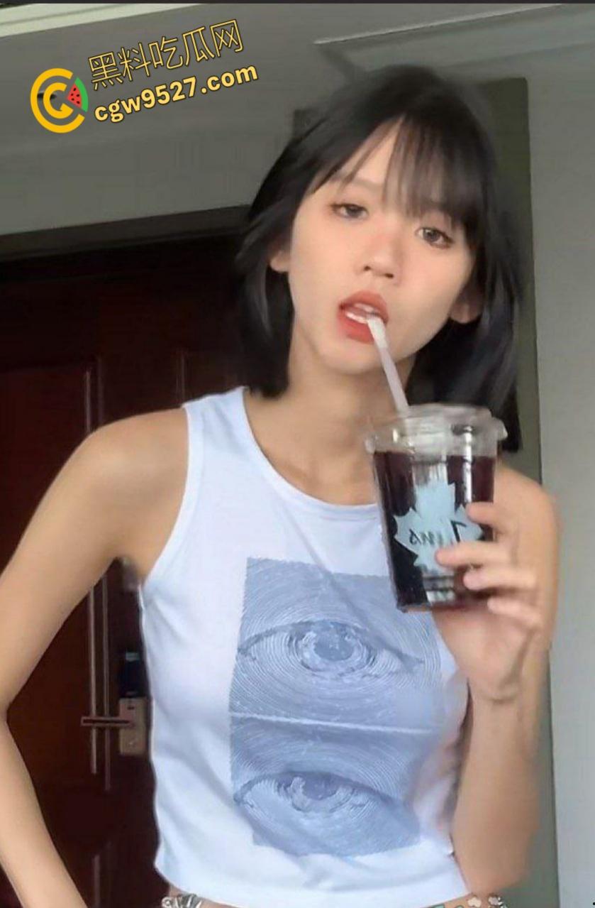 抖音清纯女神【痱子哭哭】，金主调教视频外泄，主动骑乘浪叫，甜美形象全崩，骨子里就是个欠操的骚货！-4