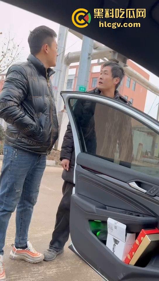 山东临沂孔孟之乡变菜鸡互啄场，两男因超车打成泥脸怪！-9