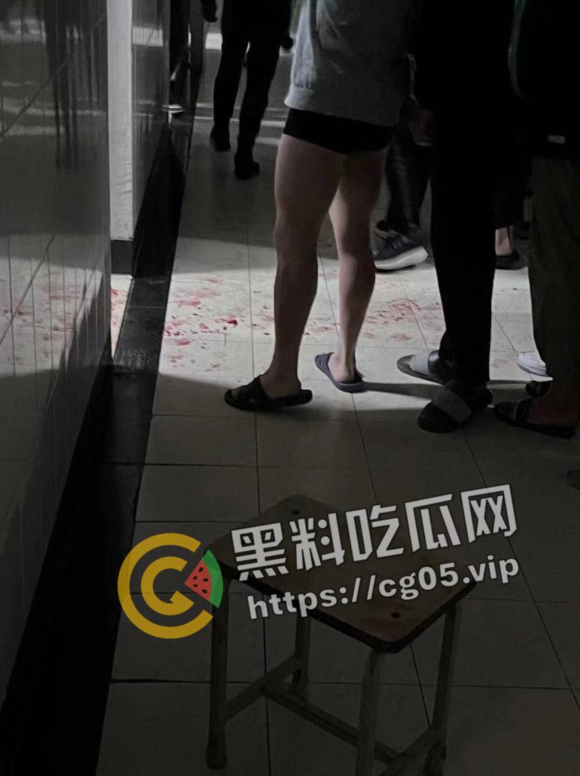 浙江中医药大学杀人事件！忍受不了舍友的吵闹将其抹脖后跳楼 留下遗书给父母 现场血腥画面流出-9