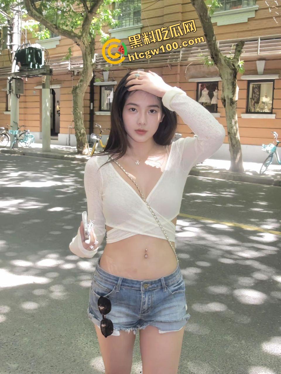 广西来宾肉感反差婊『徐艳萍』回农村老家发骚自慰！抠穴自拍淫荡泄密流出！原创独家曝光！-3