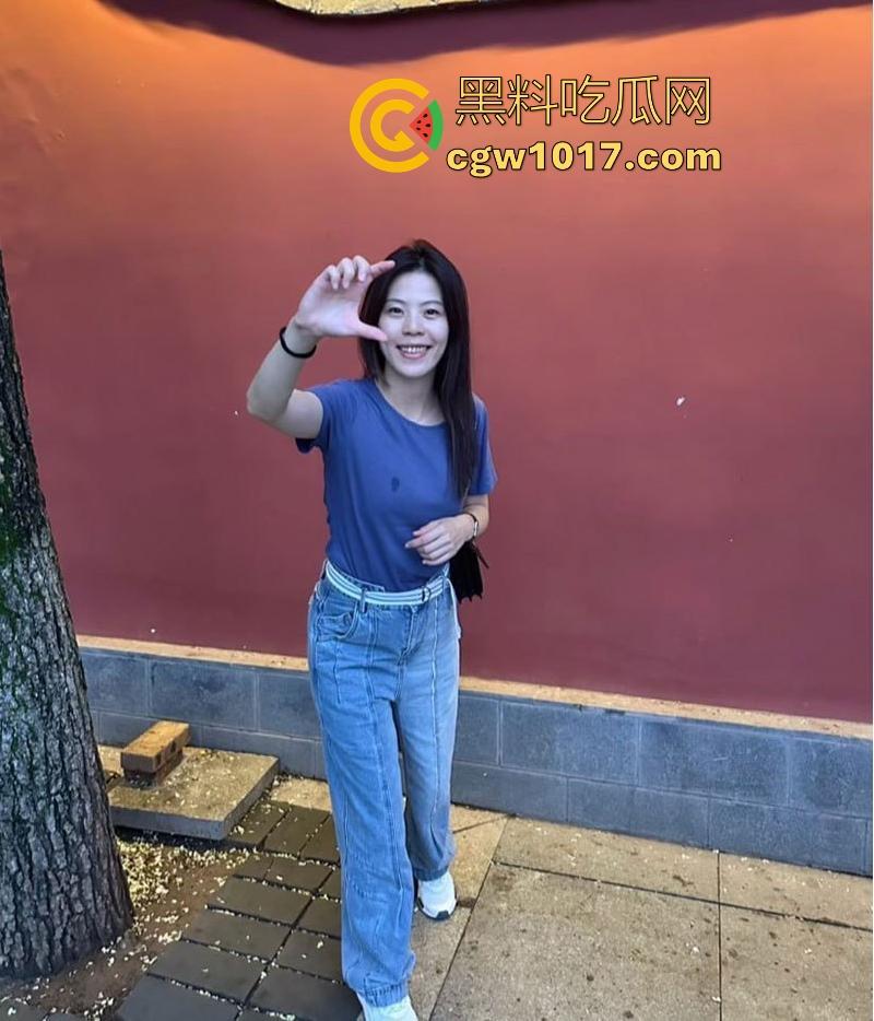 武汉师范大学【陈菲怡】大四实习为顺利专正，甘心与领导上床做爱，嘴上说的不要在床上表现比谁都骚！-3