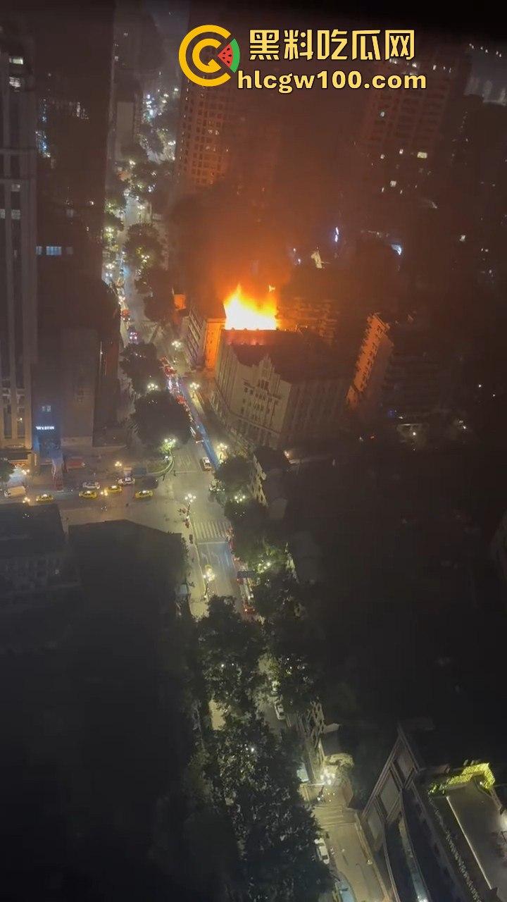 天降灾祸!!重庆市渝中区威斯汀对面新华路家电城失火,现场火光冲天,堪称人间地狱。-3
