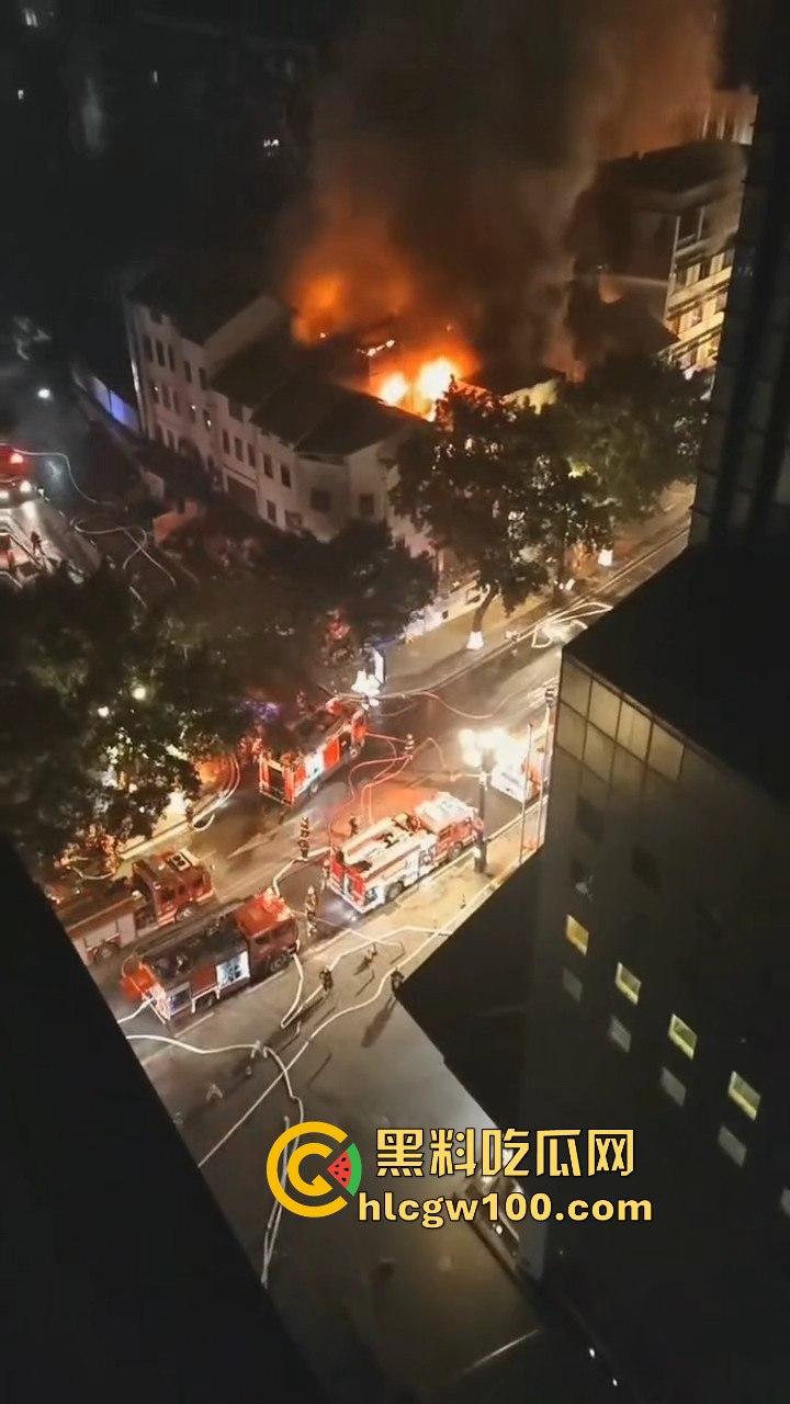 天降灾祸!!重庆市渝中区威斯汀对面新华路家电城失火,现场火光冲天,堪称人间地狱。-10