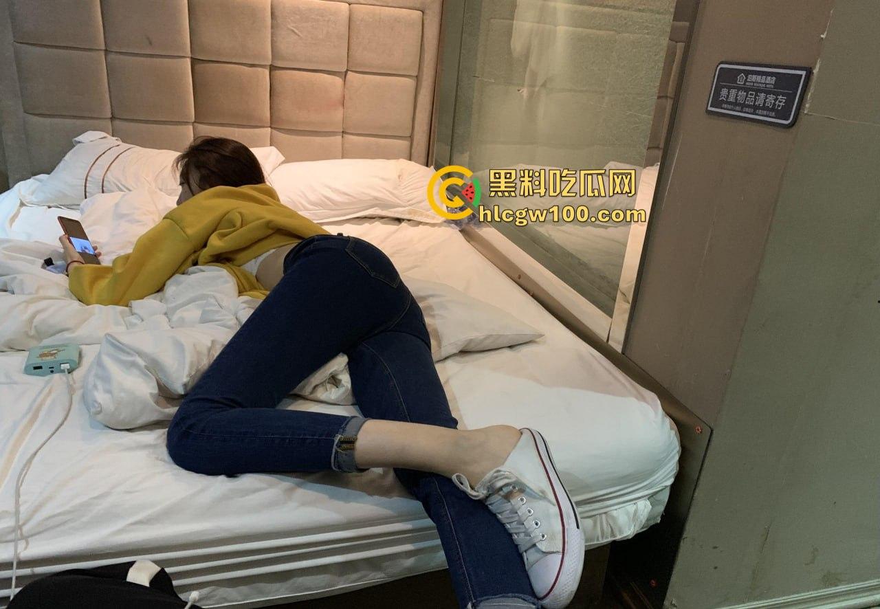 上海高颜值模特【于飒怡】约炮视频曝光，气质御姐私下超放荡，混熟后随便一撩就能操！-13