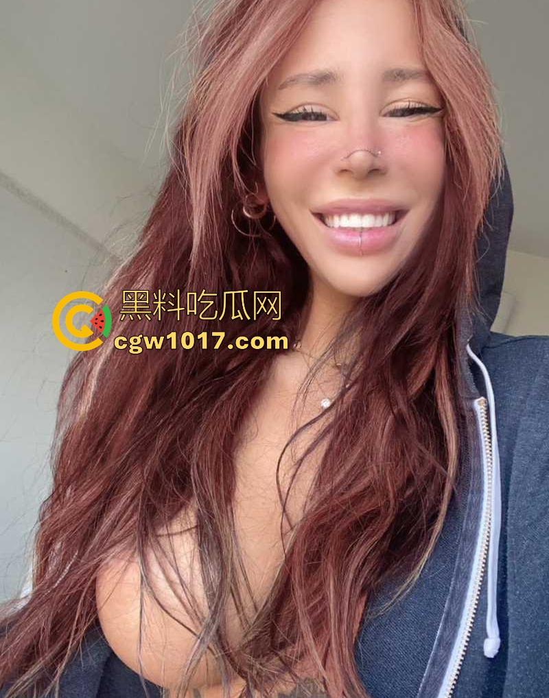 外网巨乳福利姬【AlexisMucci】最新作品流出，G杯大奶魔鬼身材，扭腰摆臀粗黑假屌自慰，真想冲屏狂操！-5