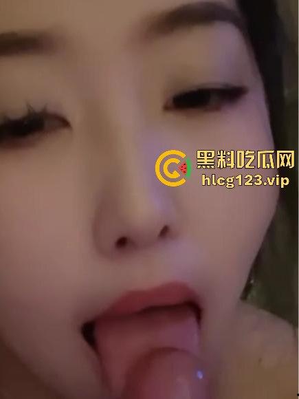 重庆幼师『杨玉环』反差婊浴室骚片流出！极品身材前凸后翘，口交嫩穴画面火辣撩人！-3