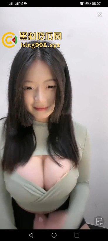 快手巨乳【冷艳小姨】直播翻车！为大哥打赏豪放露奶，被封后转战抖音继续骚操作！-8