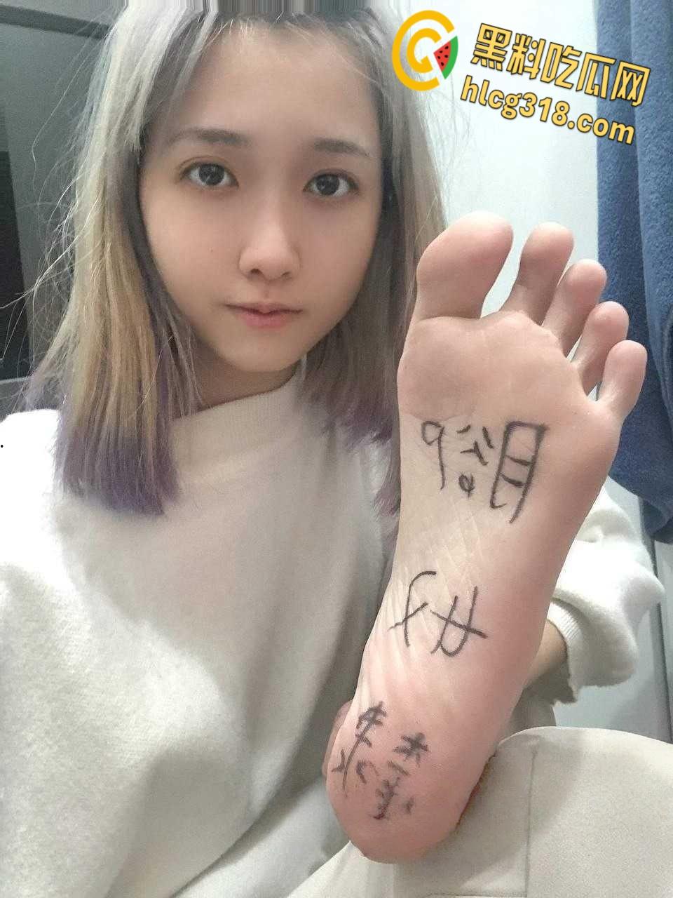 推特母狗调教日记，露脸舔脚足控羞辱，真是溅狗一条看着真泄气！-4