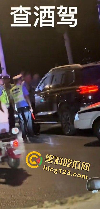 临沂郯城惊现硬核酒驾！司机拒不配合，交警无奈砸玻璃强制处理-7