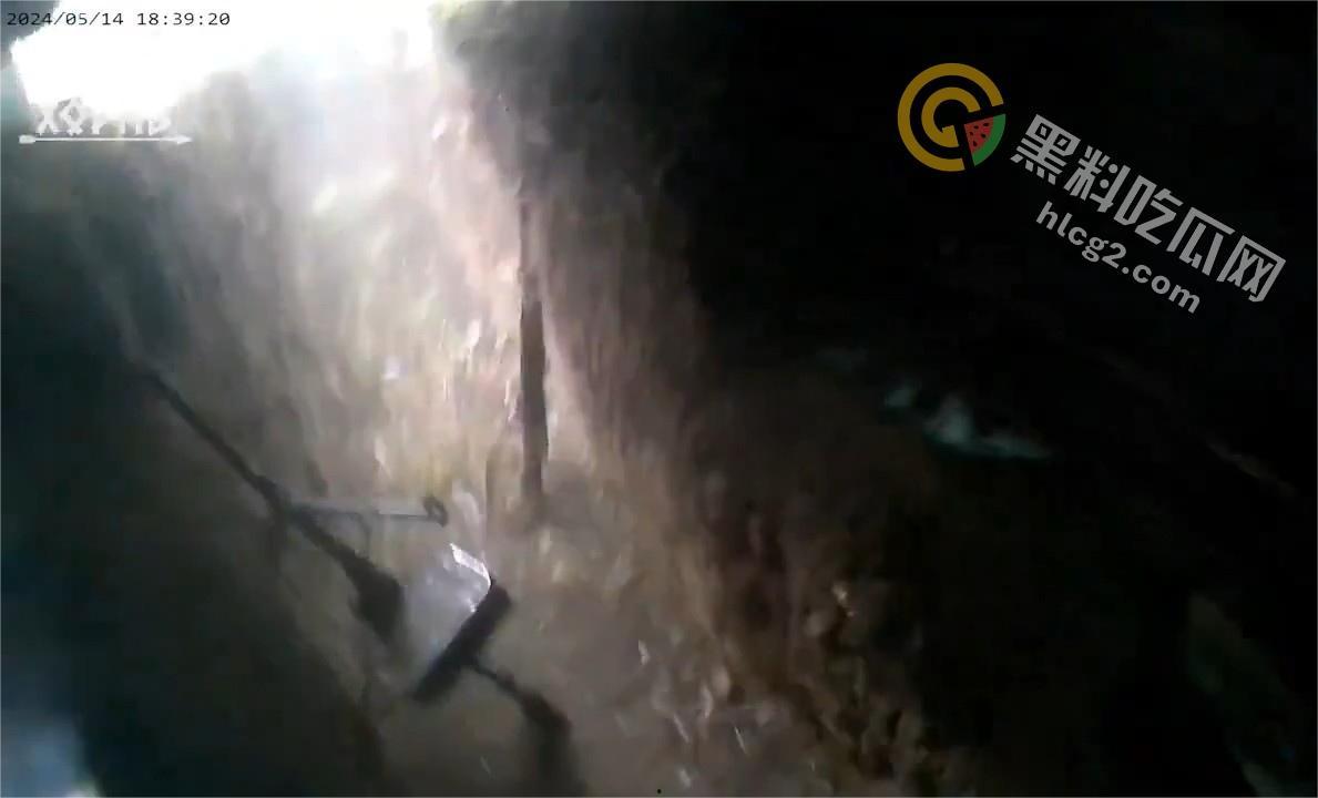 战壕中的生死较量：乌克兰士兵击杀两名俄罗斯士兵的震撼视频流出-3