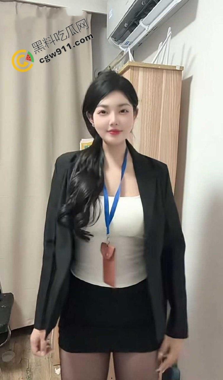 大连理工大学美女学生【崔莹杰】夜场暴露秘密：为业绩献身，开台就送逼操，极品身材，撩人心弦-3