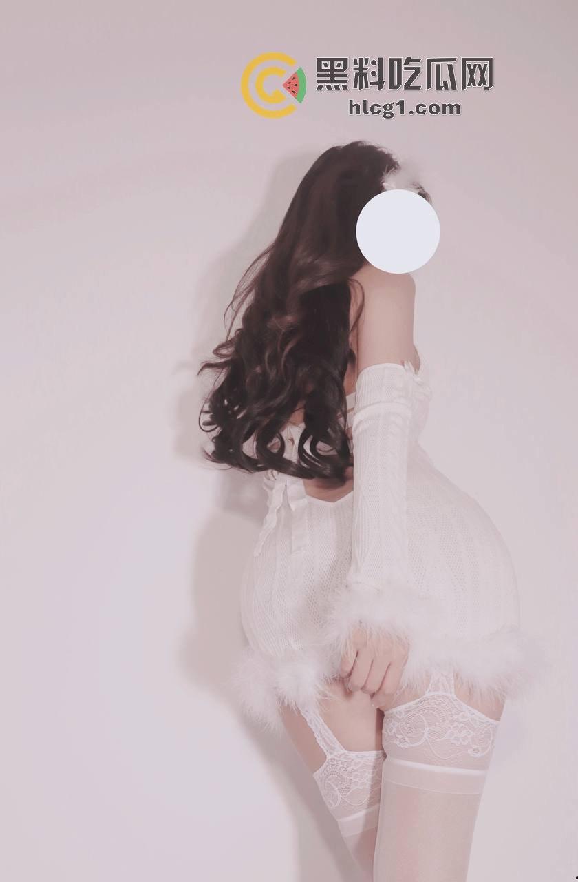 特极品少女福利姬「真真」火辣私拍流出,各种露出自摸馒头逼-16