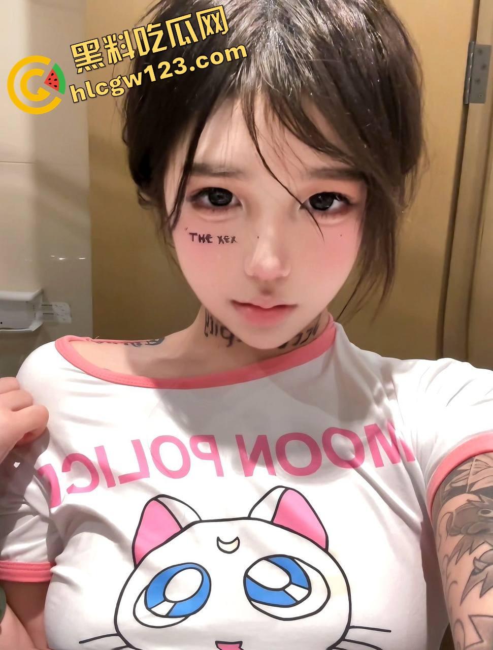 南宁性瘾舞蹈妹，腰软得像水蛇会夹逼，刚毕业的小母狗白天教课晚上看片自慰，独居发骚中！-1