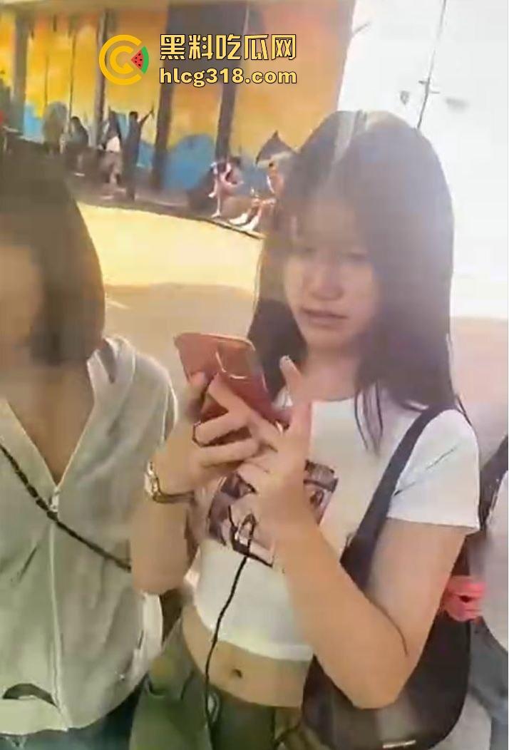 这样的厕所你敢去吗！泰国双向镜玻璃男厕，外面看是普通镜子，里面却是透明玻璃，刺激感爆棚！-9