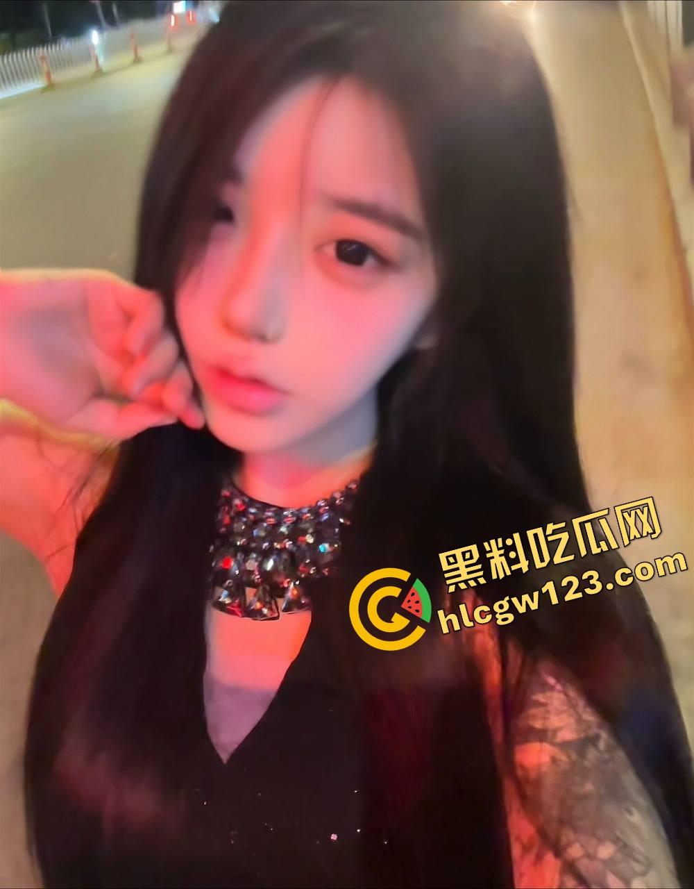 南宁性瘾舞蹈妹，腰软得像水蛇会夹逼，刚毕业的小母狗白天教课晚上看片自慰，独居发骚中！-5