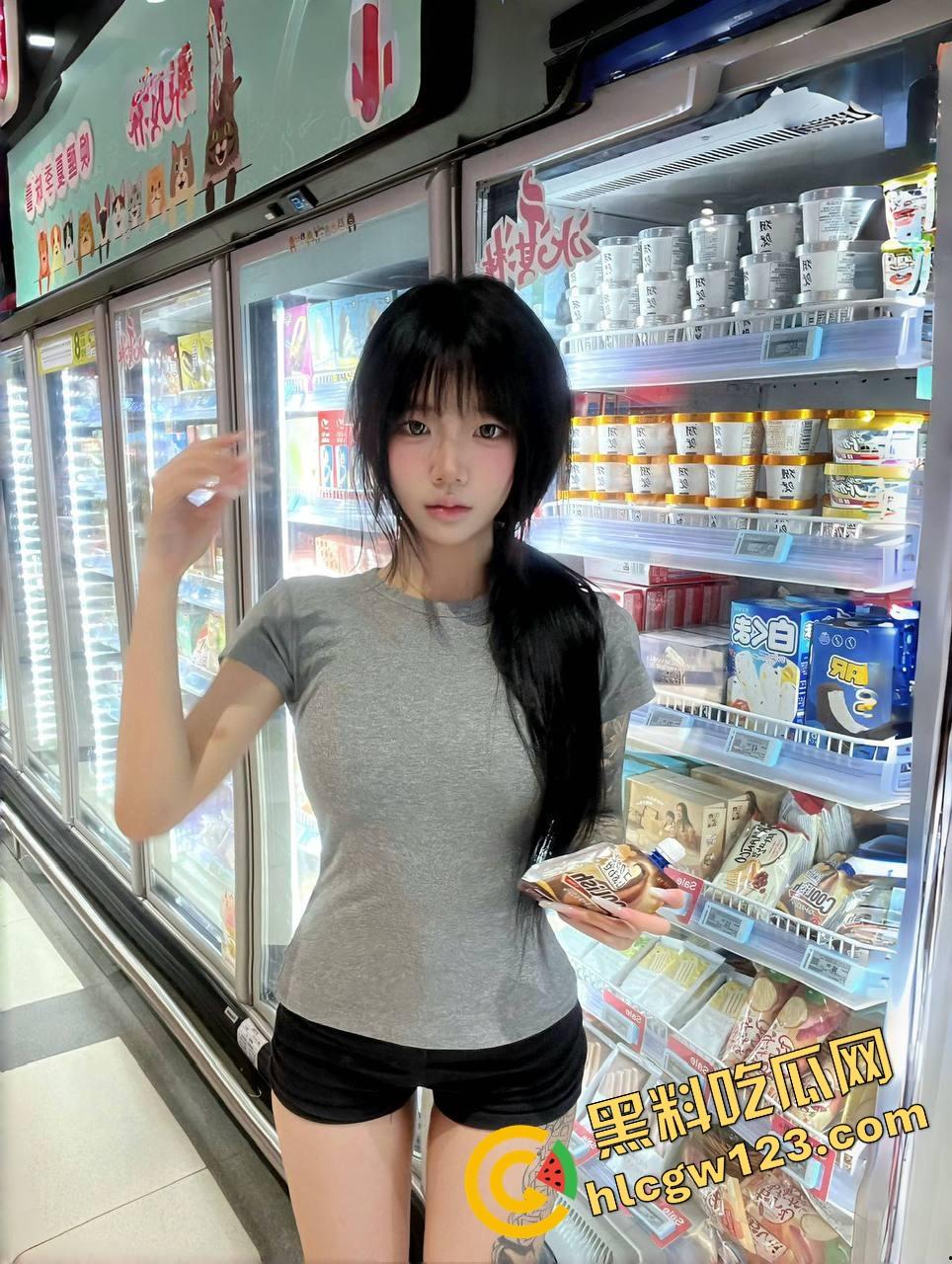 南宁性瘾舞蹈妹，腰软得像水蛇会夹逼，刚毕业的小母狗白天教课晚上看片自慰，独居发骚中！-9