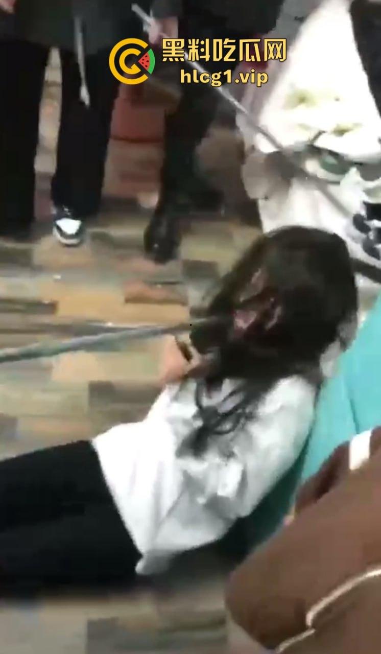 齐齐哈尔市甘南县16岁少女  【李鑫蕊】 遇围殴霸凌 用棍子打脸砸头 霸凌事件啥时候能停止啊！-9