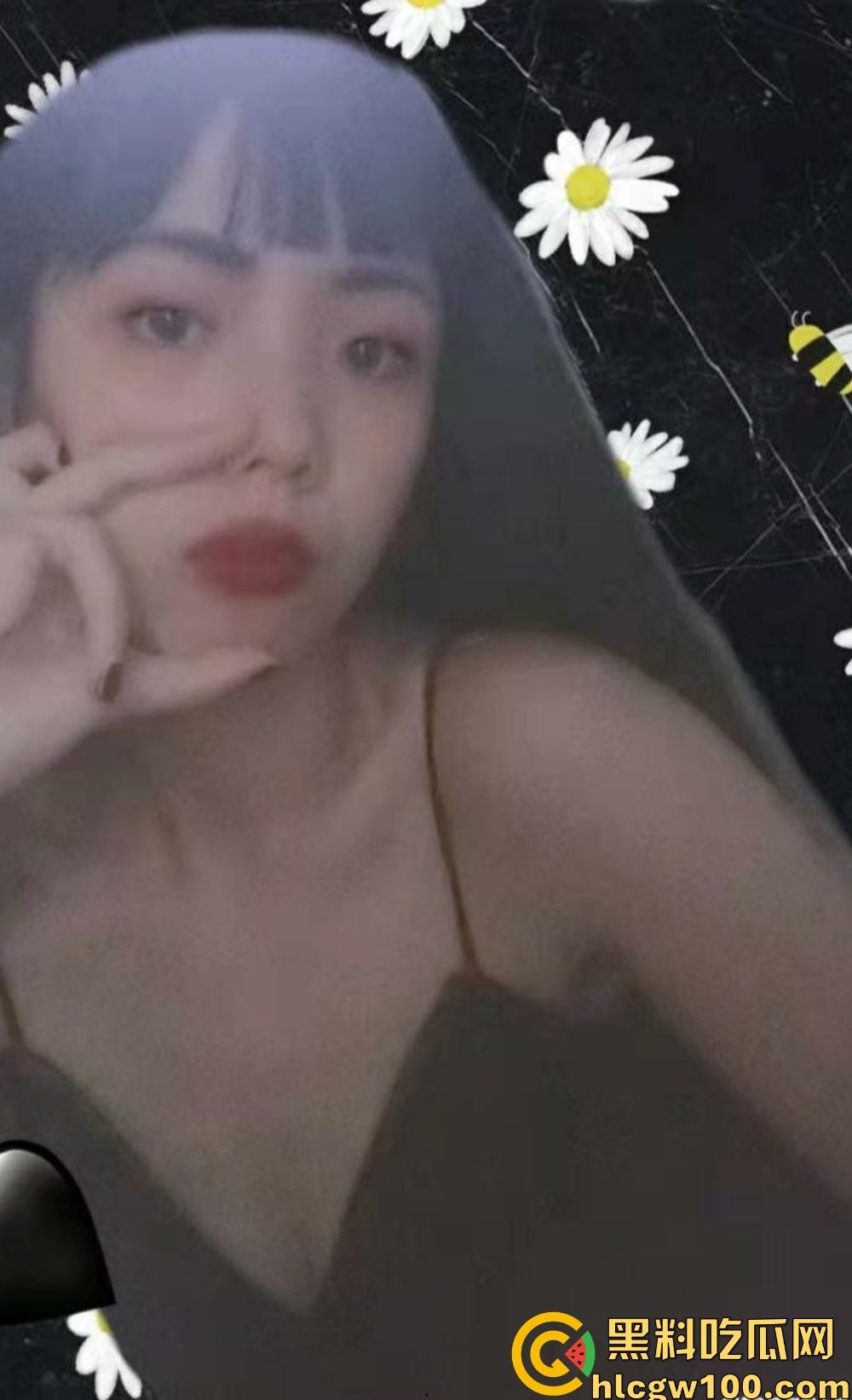 天津老婆闺蜜【李静】变情人，床上骚浪成精，自慰求操高潮两次，嫌老公小鸡巴不够，回家还让舔被操过的骚穴！-4