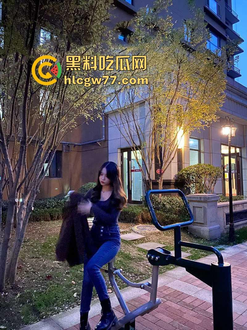 四川旅游学院学生【李晴冰】露脸裸聊勾引男人 多毛馒头穴迫切需要肉棒插入 一对一视频裸聊被录屏-6