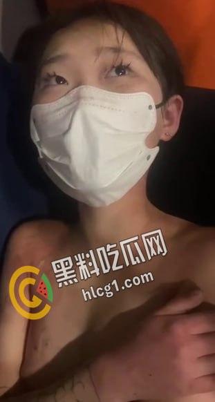 青海西宁 一女孩在酒店里遭多人暴打侮辱 扇耳光割头发 还逼迫女孩脱光全身衣服拍照！-14